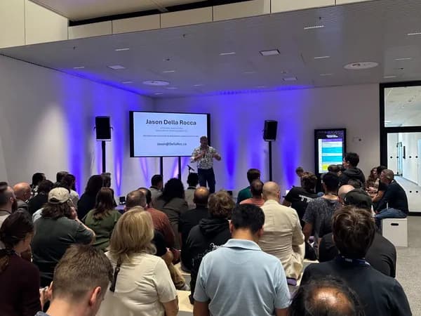 gamescom invest circle 2025, pitch stage with an audience